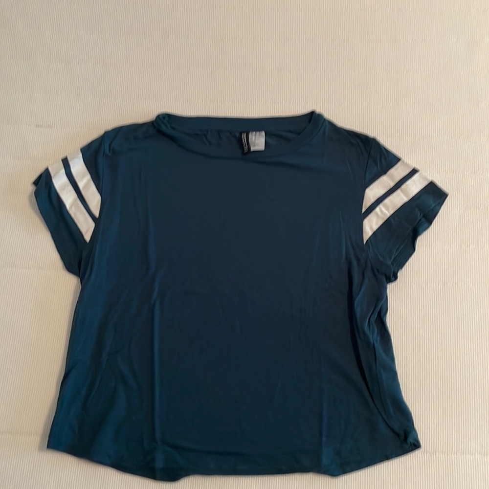 Cropped flowy teal t-shirt